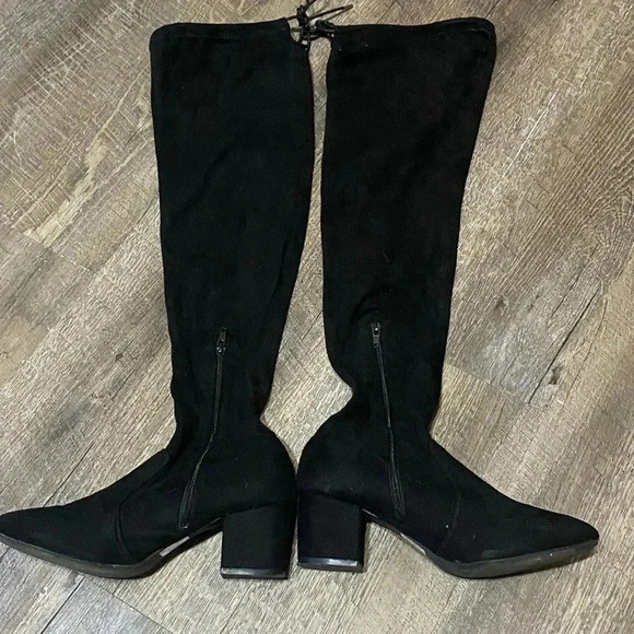 Cupid Black Knee-High Boots - Picture 1 of 4